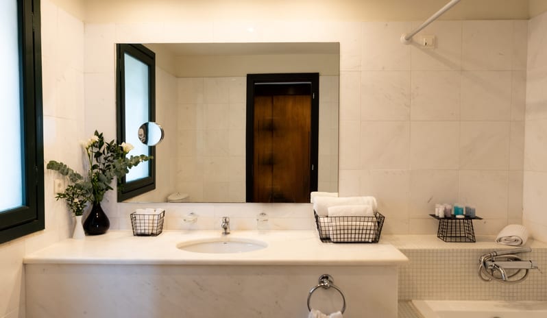 Sapphire Cozy Suite Bathroom